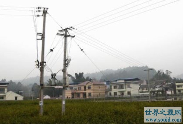 世界上最奇特的村庄，带电村里的一切都带电(www.gifqq.com)