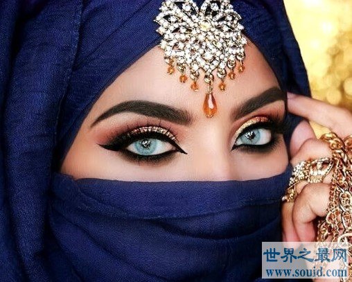 世界上最神秘的种族，阿拉伯女人从不以面示人(www.gifqq.com)
