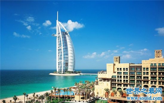 去迪拜旅游要多少钱？帆船酒店一晚750美元消费高(www.gifqq.com)
