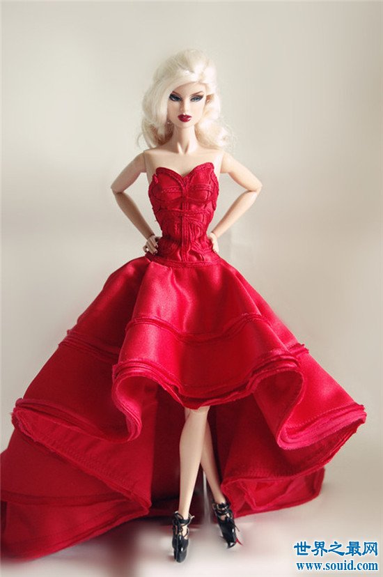 世界最贵的芭比娃娃排名，排名第一的芭比价值30万美元！(www.gifqq.com)
