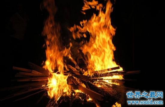 火把节是哪个民族的节日，彝/白/纳西/基诺/拉祜族(www.gifqq.com)