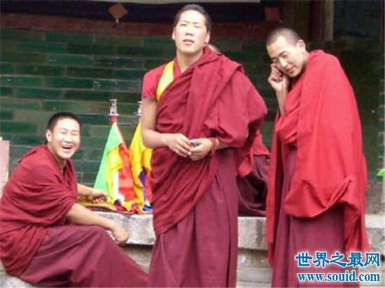 班禅和喇嘛的区别，两者不同组织不同宗教(www.gifqq.com)