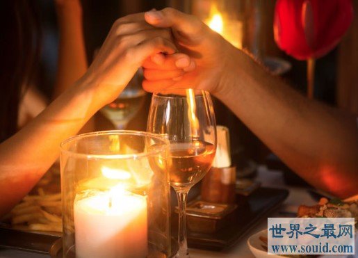 最佳浪漫的求婚方式，烛光晚餐需要准备什么(www.gifqq.com)
