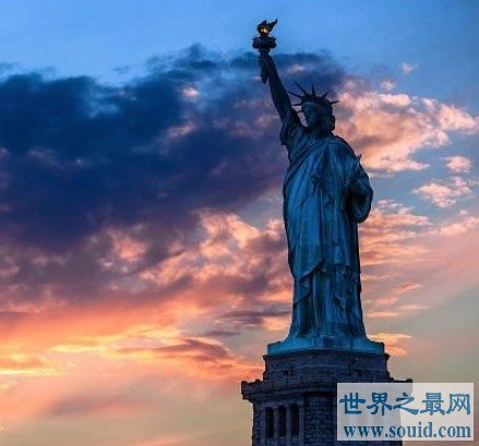 美国自由女神像，竟是法国送给美国的(www.gifqq.com)