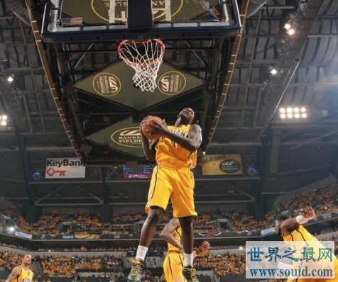 NBA的篮板多高，篮板标准高度是2米95(www.gifqq.com)