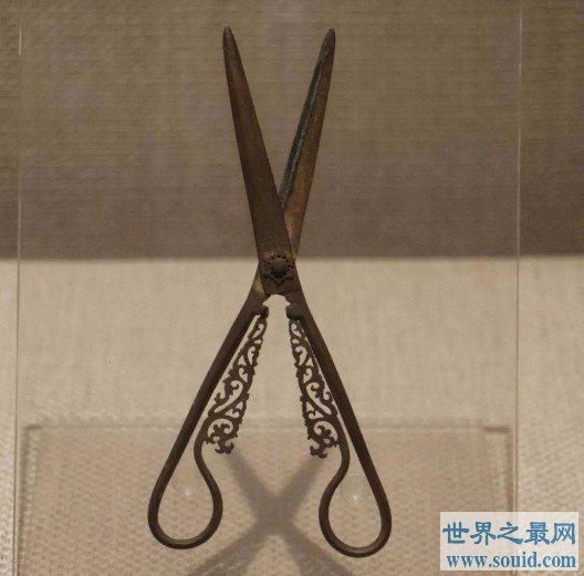 第一把剪刀是谁发明的，中国曾出土2100年前的剪刀(www.gifqq.com)