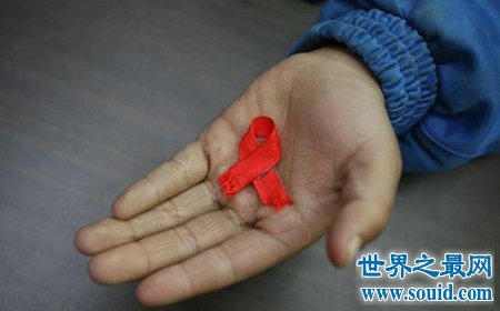 艾滋病初期症状虽然是不太明显的症状，但是一定要重视！(www.gifqq.com)