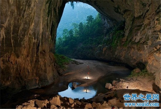 世界上最恐怖的地方，印尼爪哇谷洞堪称死亡之洞(www.gifqq.com)