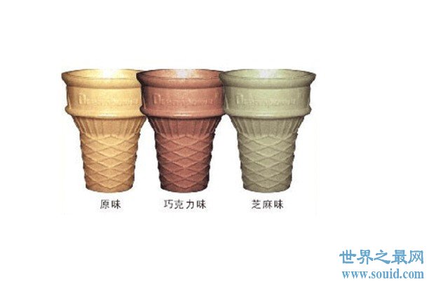 世界十大冰淇淋蛋筒纪录(一)，一个蛋筒中放置100个冰淇淋球(www.gifqq.com)