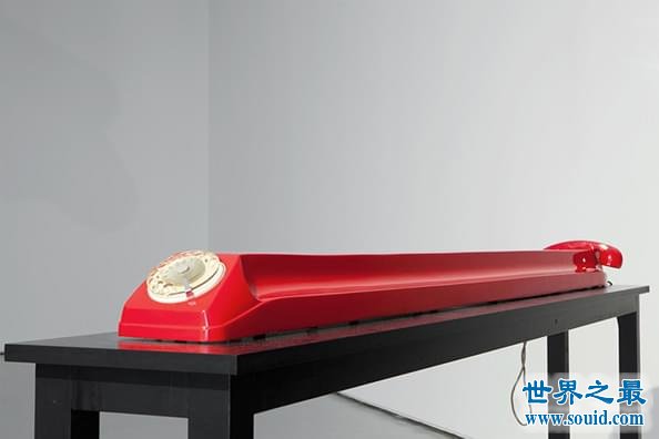 世界上最长的电话，长达2米的奇葩电话(www.gifqq.com)