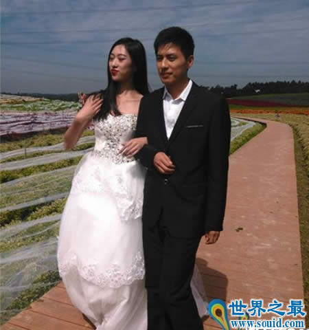 世界上最长的婚纱，中国成都制作4100米婚纱(www.gifqq.com)