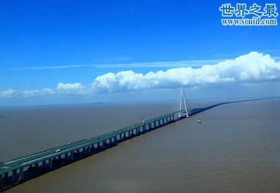 世界上最长的桥，丹昆特大桥(全长165公里)(www.gifqq.com)