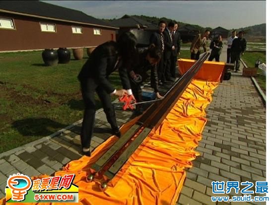 世界上最长的筷子(www.gifqq.com)