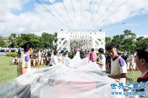 世界上最长的婚纱，4100米(震撼却没卵用)(www.gifqq.com)