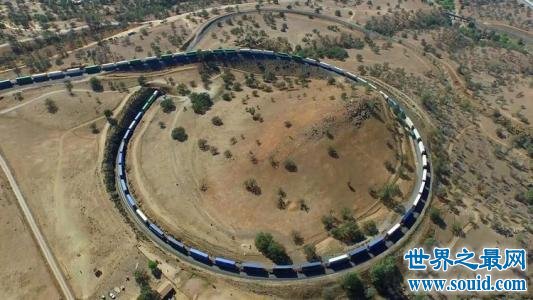 世界上最长的火车，七千米长像条巨蟒