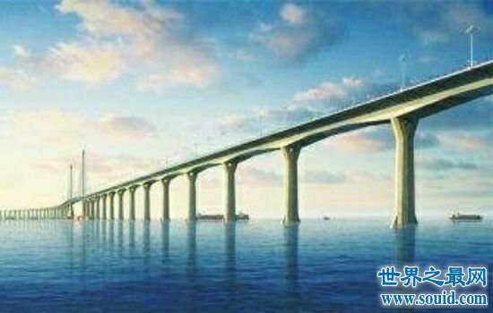 世界最长大桥，一条沉眠的巨龙。(www.gifqq.com)