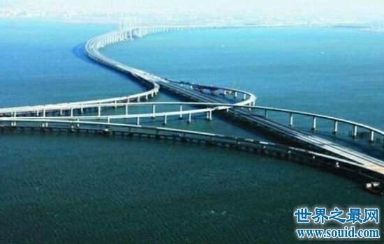 世界最长大桥，一条沉眠的巨龙。(www.gifqq.com)
