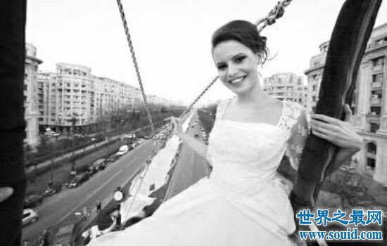 盘点世界上最长的婚纱，竟然长达4000米。(www.gifqq.com)