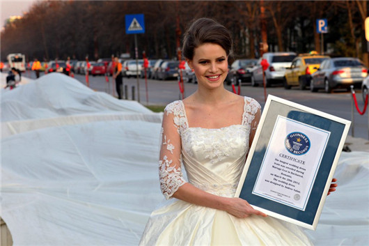世界最长婚纱，4100米的婚纱你敢想象么
