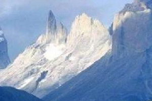 世界最长山脉，最长的达到了的8900千米被常年的积雪覆盖。