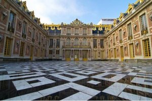 世界上最大的宫殿是哪个？不是故宫而是凡尔赛宫