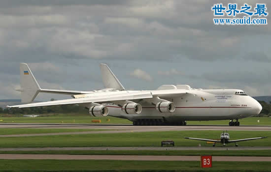 世界上最大的运输机，安225运输机(运载战机)(www.gifqq.com)
