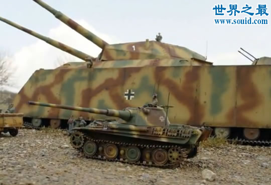 世界上最大的坦克，P1000巨鼠超级坦克(长35米)(www.gifqq.com)