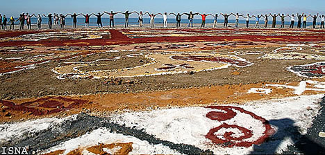 世界上最大的砂地毯(www.gifqq.com)
