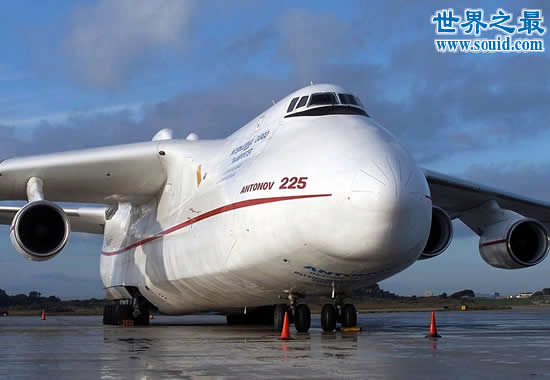 世界上最大的运输机，安225运输机(运载战机)(www.gifqq.com)