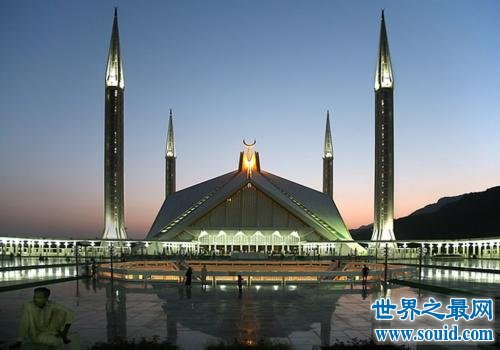 世界上最大的清真寺，费萨尔清真寺占地19万平方米(www.gifqq.com)