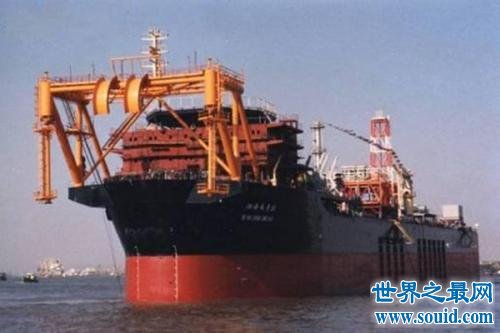 世界上最大的货轮，诺克·耐维斯号能装下埃菲尔铁塔(www.gifqq.com)