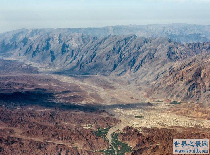 世界上最大的阿拉伯半岛，面积322万平方千米(www.gifqq.com)
