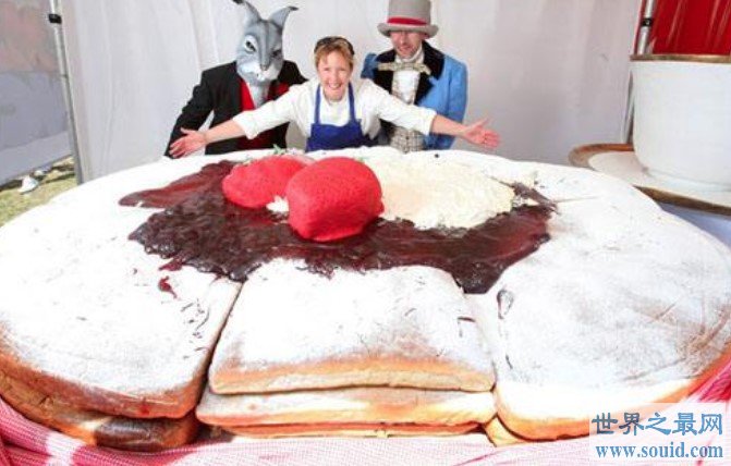 世界上最大的面包,长1700米重9吨的超大面包(www.gifqq.com)