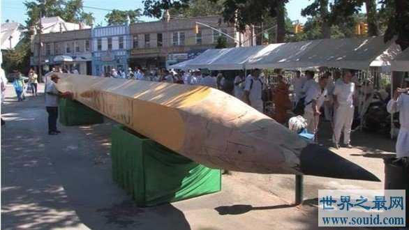 世界上最大的铅笔，有23米长、9,7吨重(www.gifqq.com)