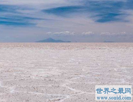 世界上最大的盐滩，玻利维亚乌的尤尼盐沼(www.gifqq.com)