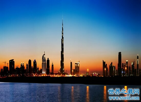 迪拜哈利法塔——世界上最高的楼 828米直逼天空 建造过程艰辛(www.gifqq.com)