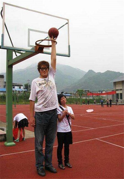 世界最高人排行榜，詹世钗3.19米（唯一超过3米的巨人）