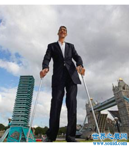 世界上第一高人，身高竟然达到了3米但是已经逝世了。(www.gifqq.com)