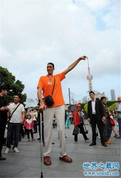 世界上最高的人排行，詹世钗并没有超过3米(www.gifqq.com)