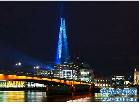 世界上最壮观的摩天大楼,是人们自己的鬼斧神工。(www.gifqq.com)