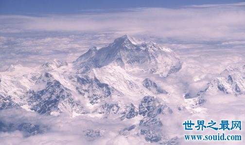 世界上最高的山峰，要属珠穆玛朗峰了。(www.gifqq.com)
