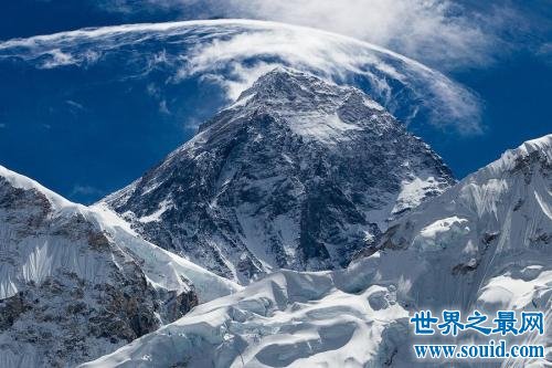 世界上最高的山峰，要属珠穆玛朗峰了。(www.gifqq.com)