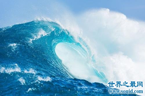 世界最高的地震海浪，高达85米速度每小时789公里！(www.gifqq.com)