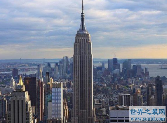 最高美国帝国大厦，总高度为443.7米(www.gifqq.com)