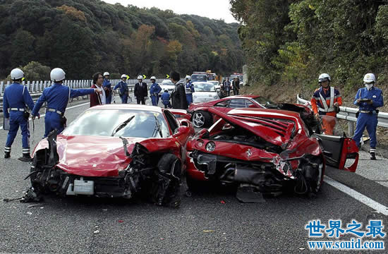世界上最贵的车祸，损失高达数千万(14辆豪车相撞)(www.gifqq.com)