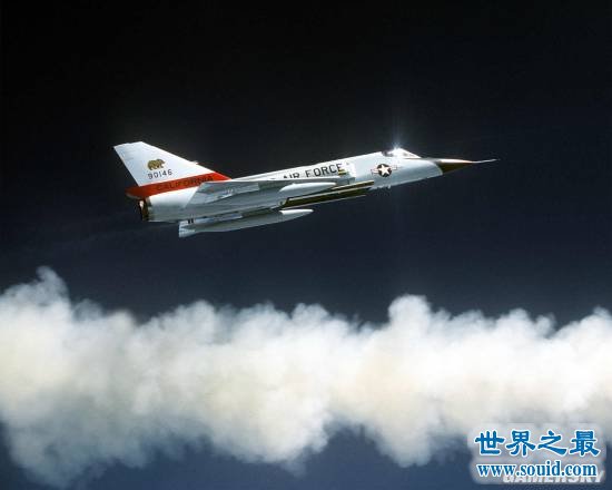 世界上速度最快的战斗机，比导弹还快(追不上)(www.gifqq.com)