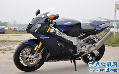 世界上最快的摩托车，道奇战斧时速676公里(远超高铁)(www.gifqq.com)