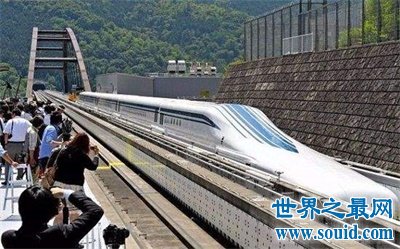 世界上最快的火车竟然在中国 有点骄傲了(www.gifqq.com)