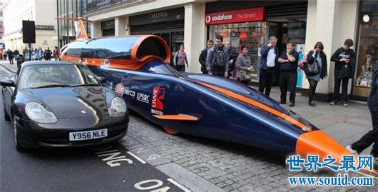 世界上最快的汽车，突破陆地极限时速达到3218km/h（超音速）(www.gifqq.com)