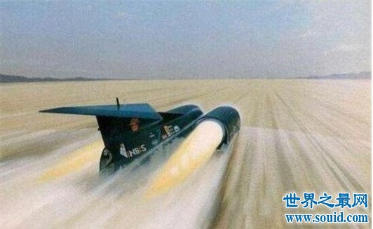 世界上最快的车，突破音速极限（最高时速：3218千米)(www.gifqq.com)